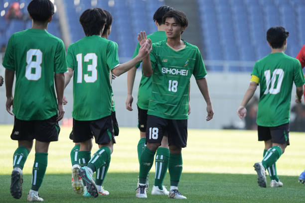 他常常与小